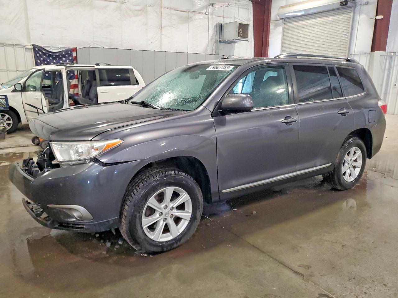 Salvage Toyota Highlander Image