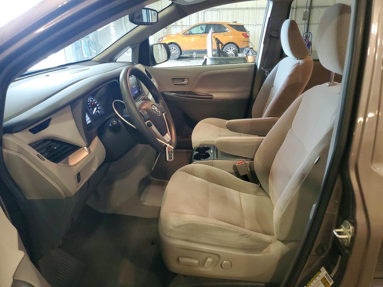 Toyota Sienna Le