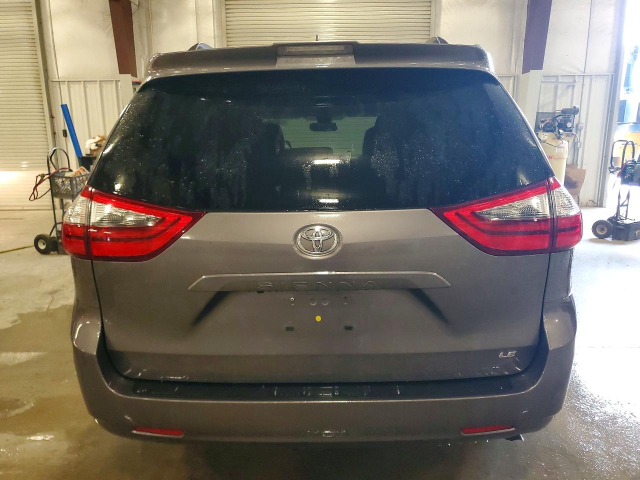 Toyota Sienna Le