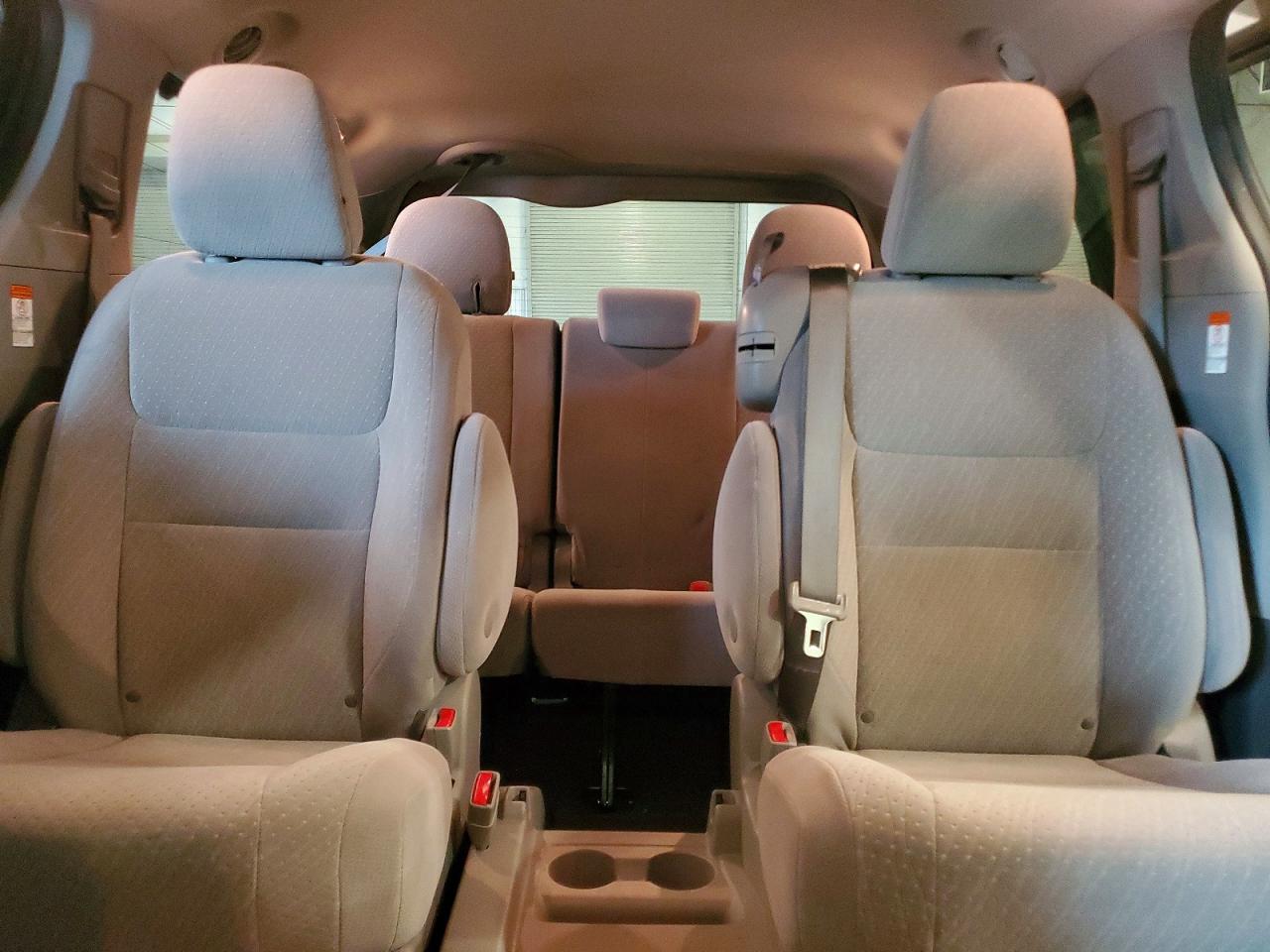 Toyota Sienna Le