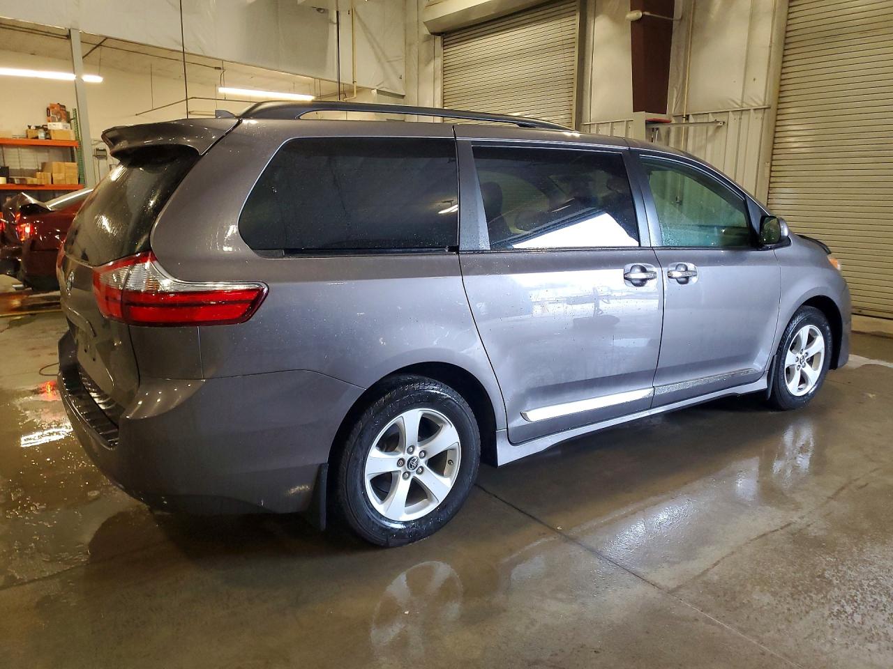 Toyota Sienna Le