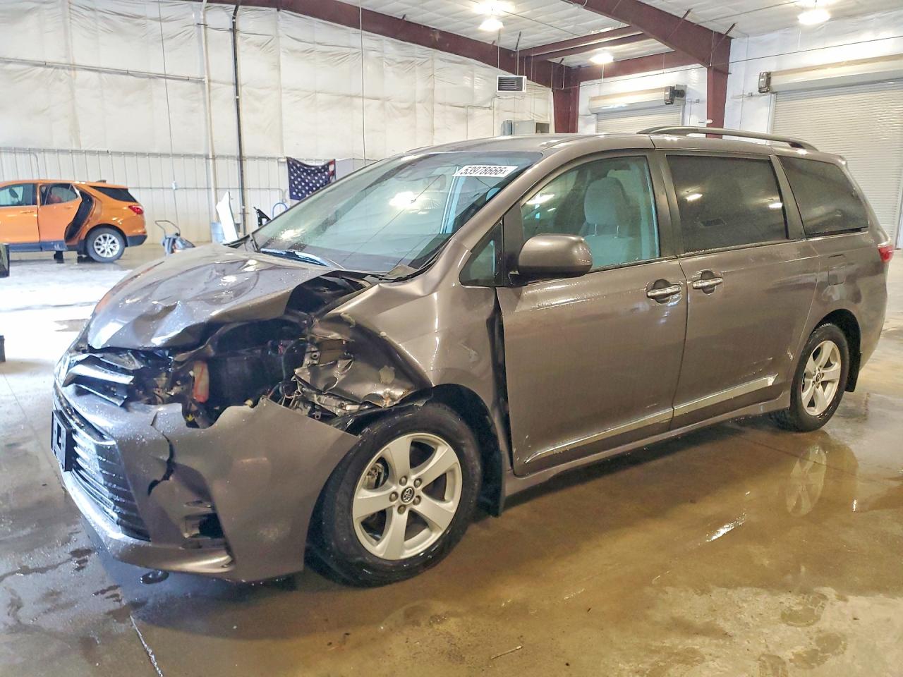 Salvage Toyota Sienna Image