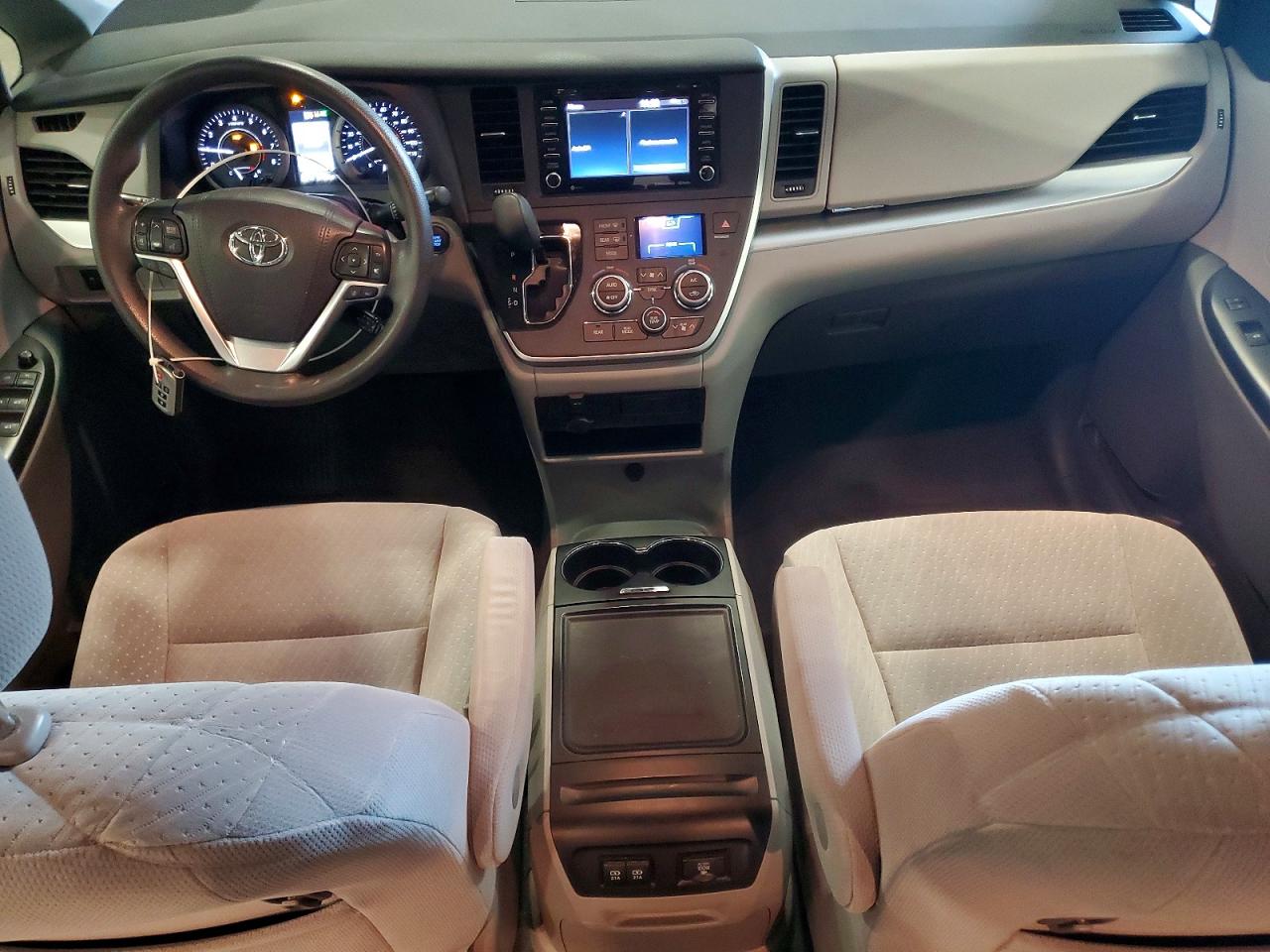 Toyota Sienna Le
