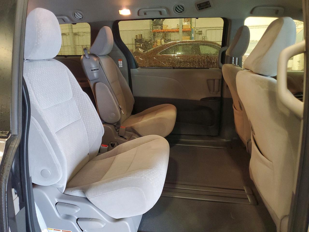 Toyota Sienna Le