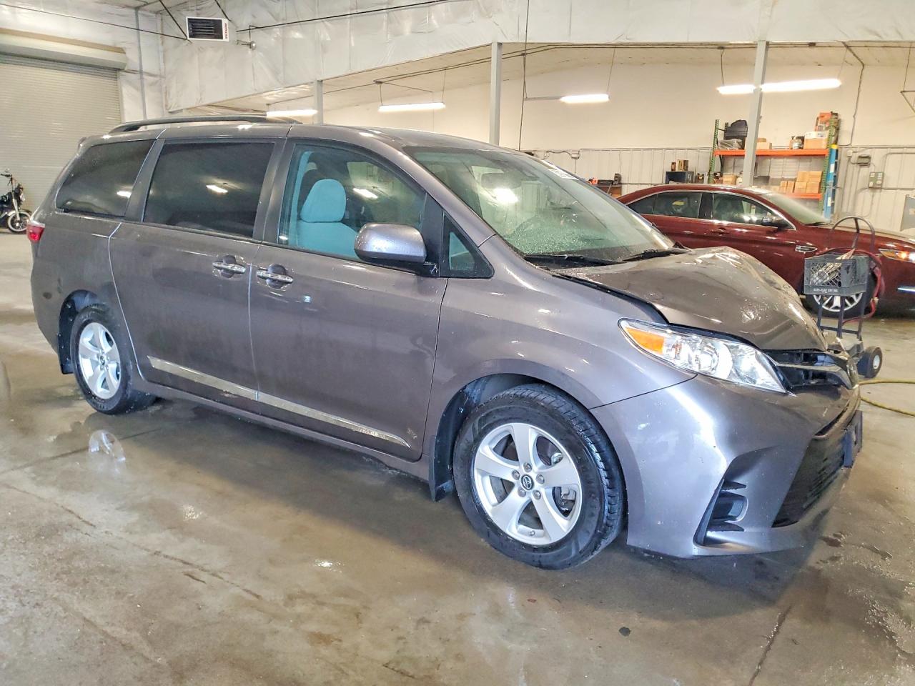 Toyota Sienna Le