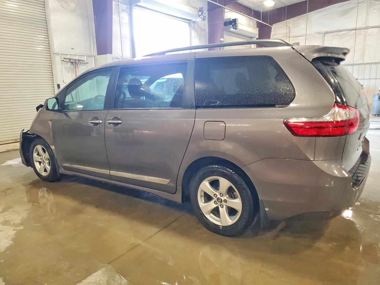 Toyota Sienna Le