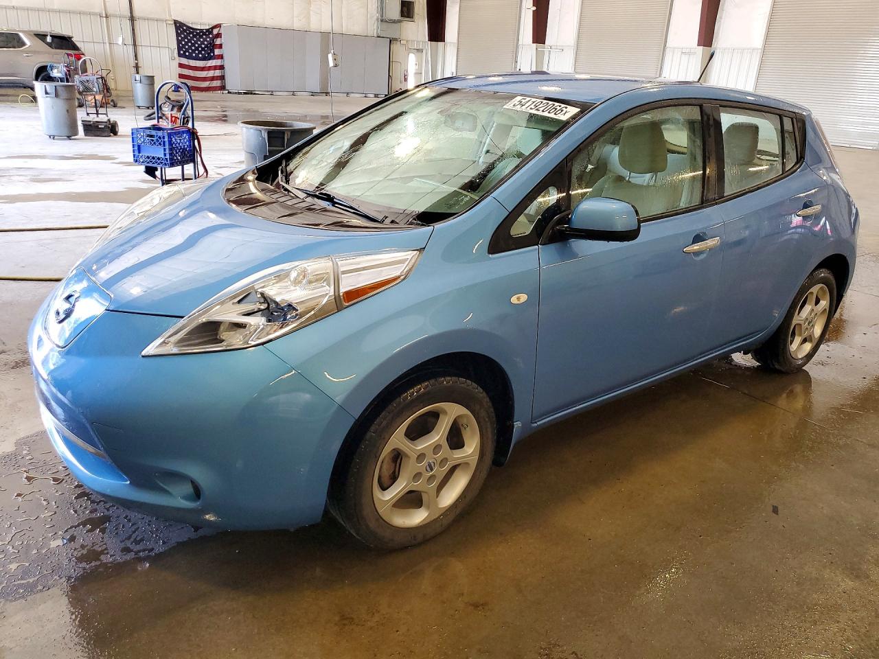 Salvage Nissan LEAF Image