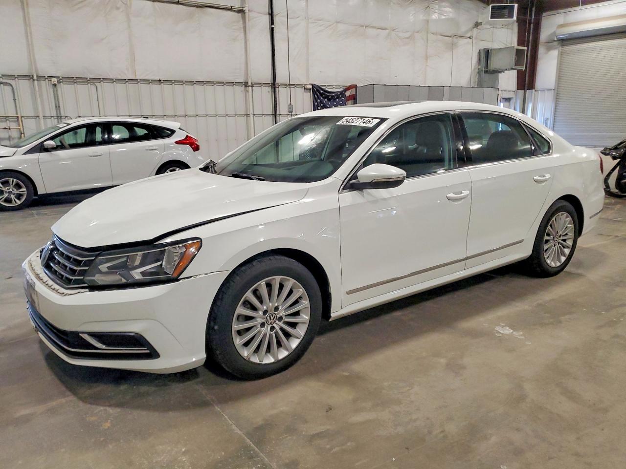 Salvage Volkswagen Passat Image