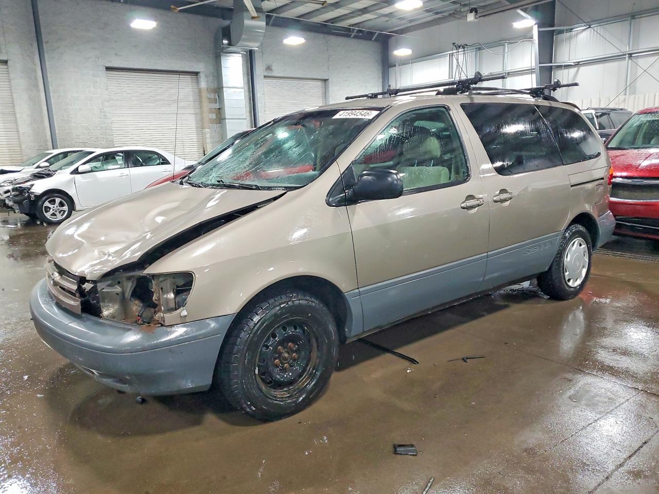 Salvage Toyota Sienna Image