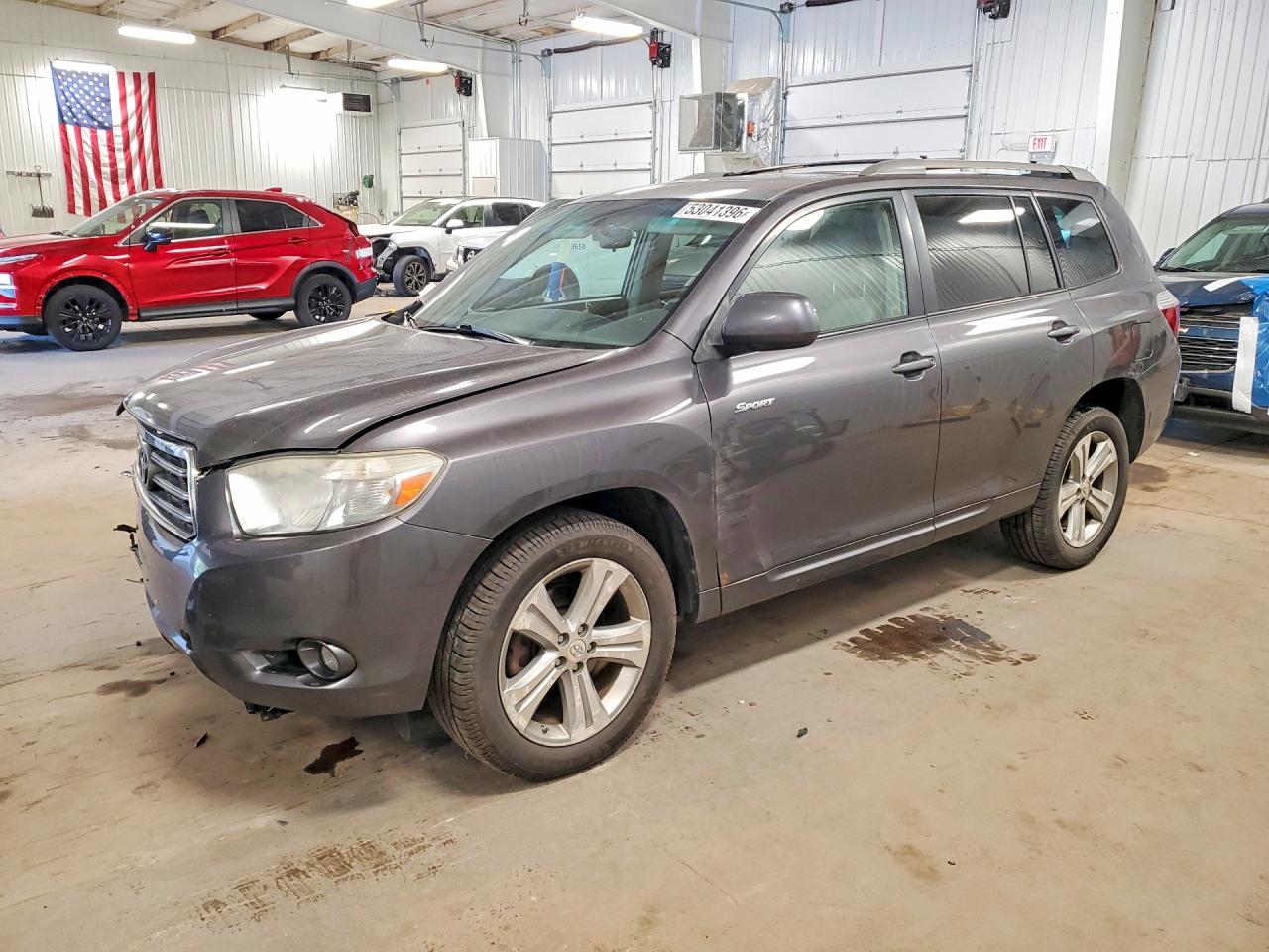 Salvage Toyota Highlander Image