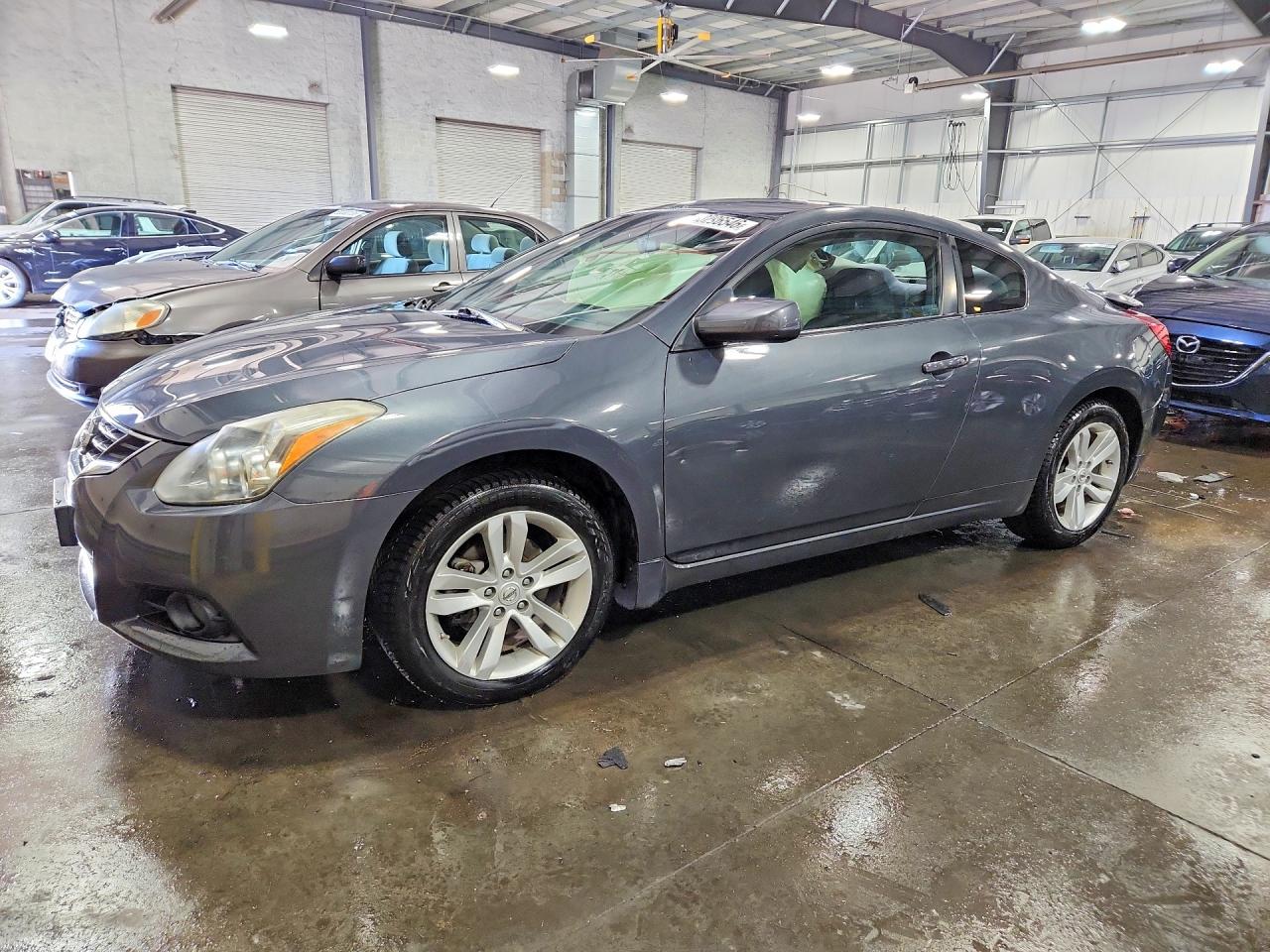 Salvage Nissan Altima Image
