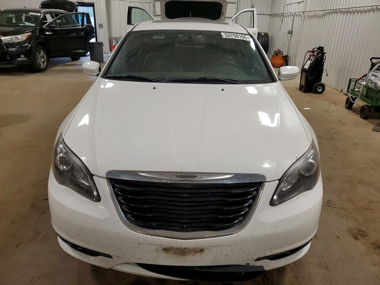 Chrysler 200