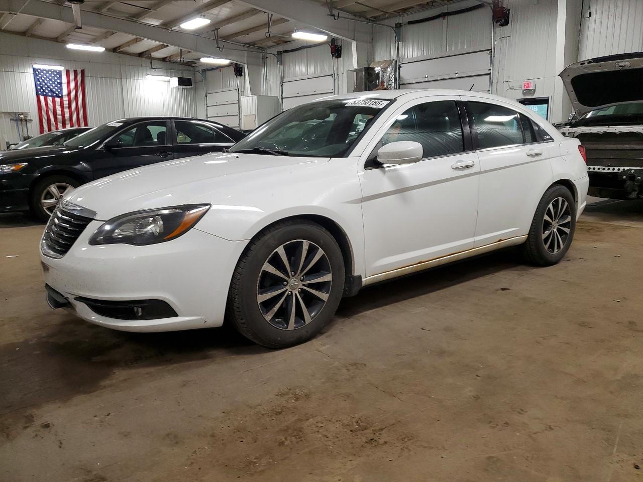 Salvage Chrysler 200 Image