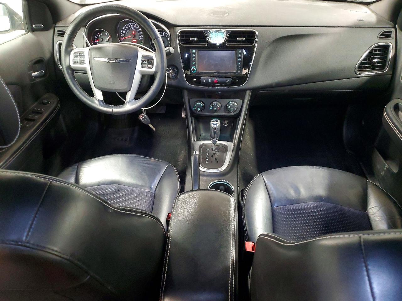 Chrysler 200