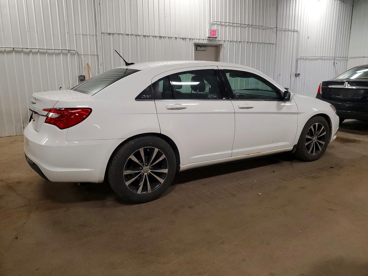 Chrysler 200