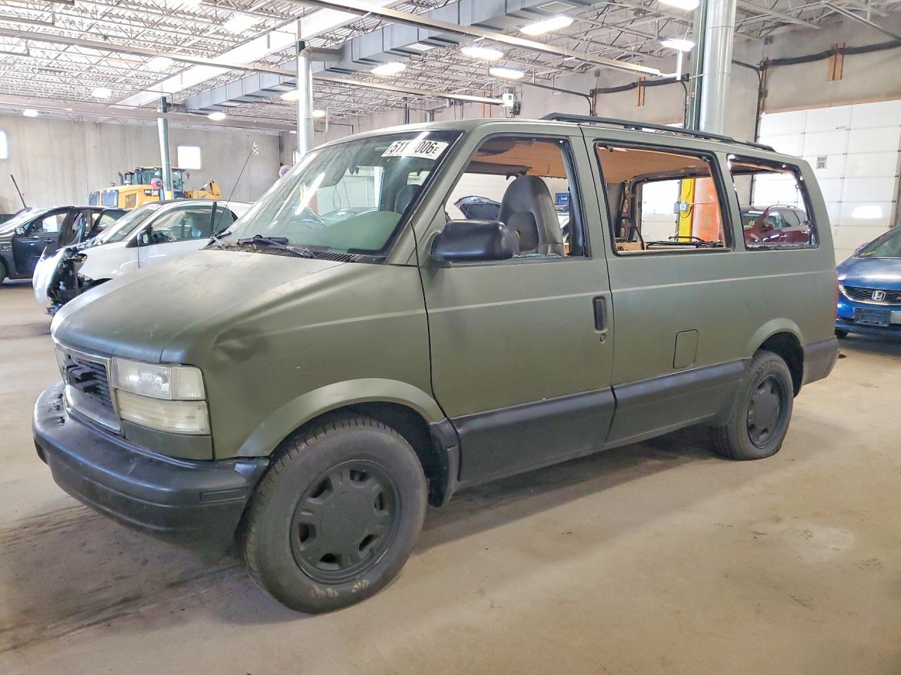 Salvage GMC Safari Image