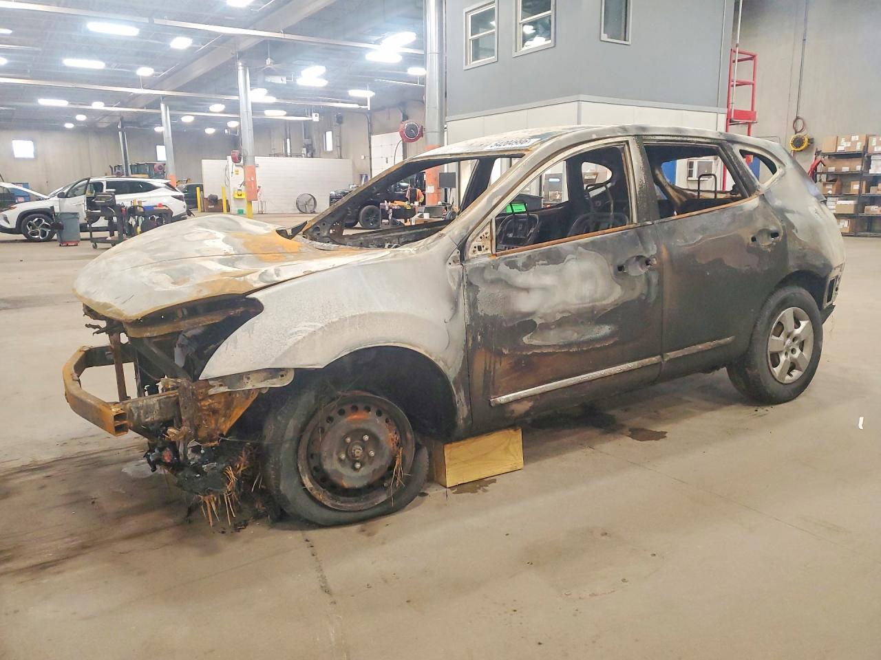 Salvage Nissan Rogue Image