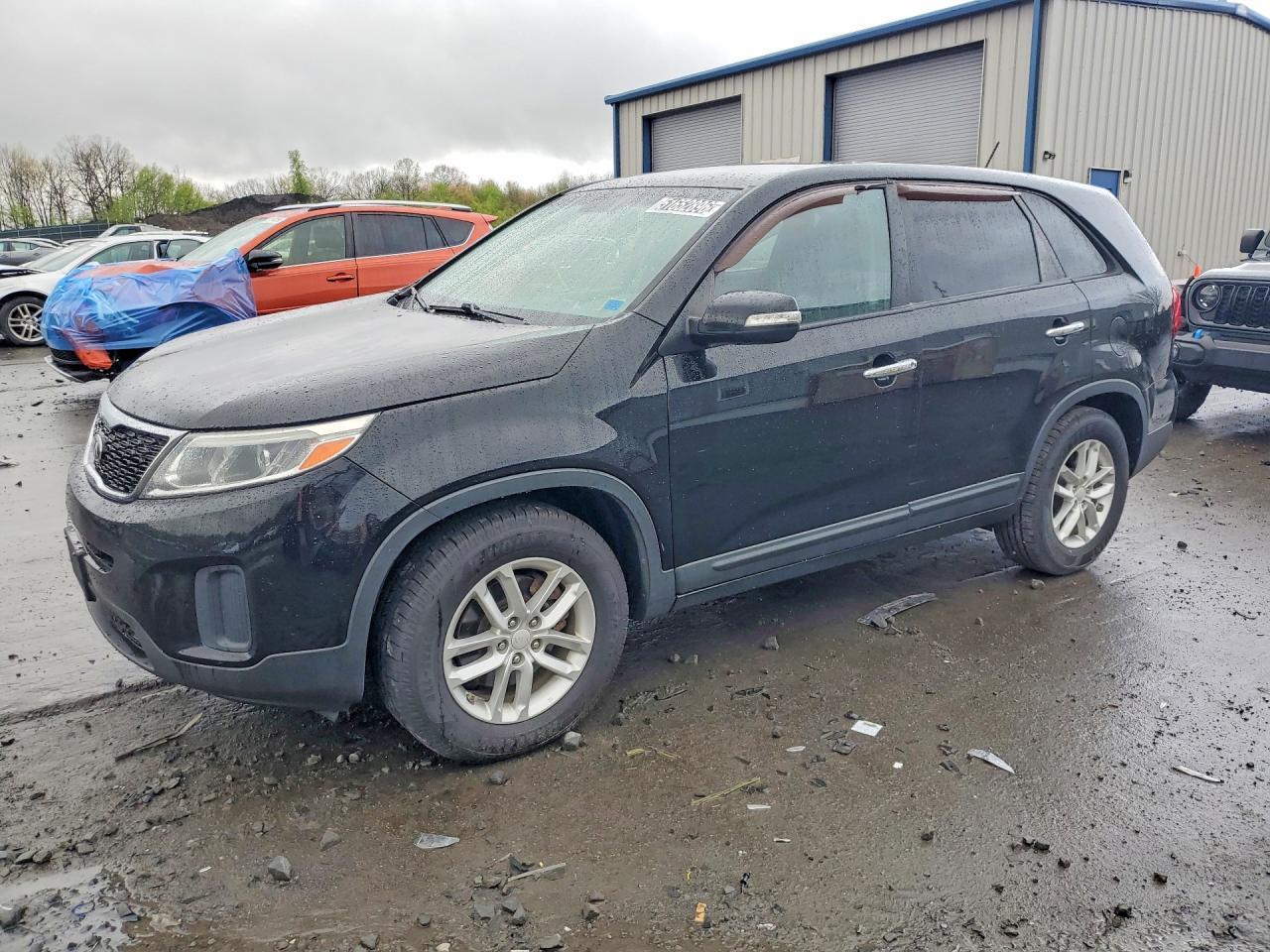 Salvage Kia Sorento Image