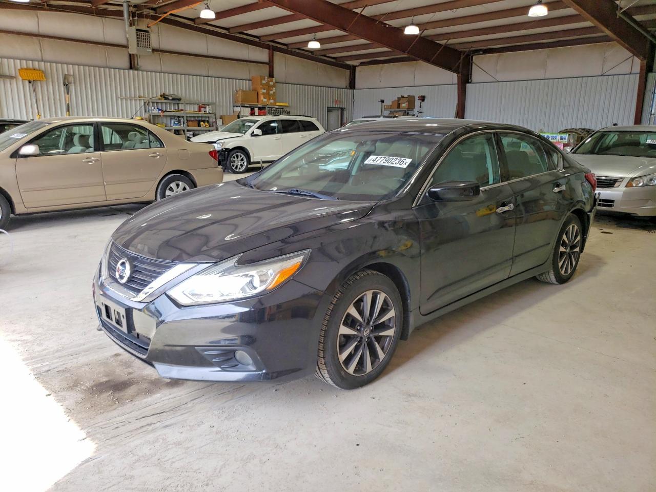 Salvage Nissan Altima Image