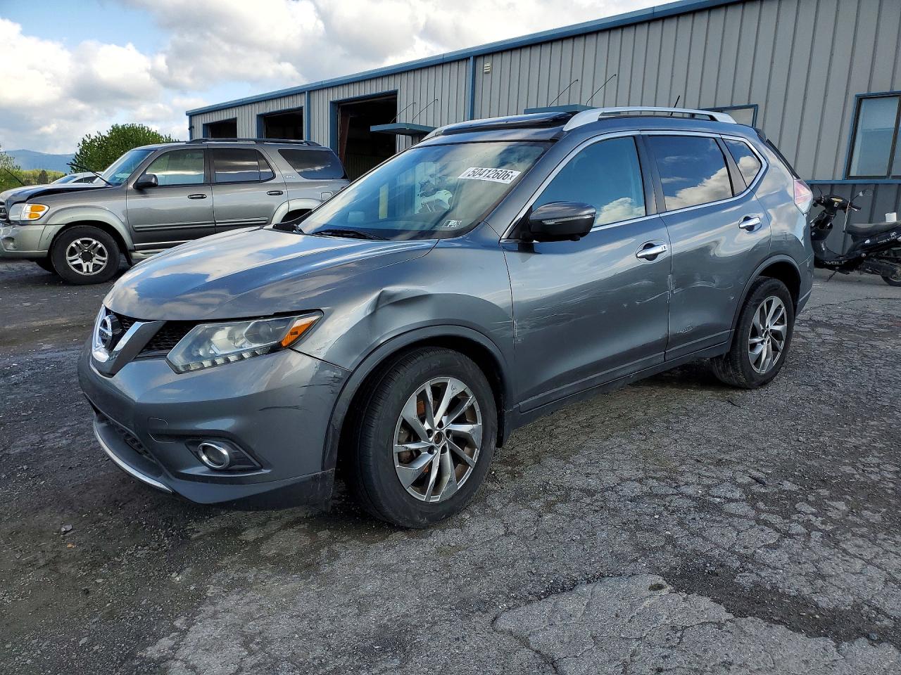 Salvage Nissan Rogue Image