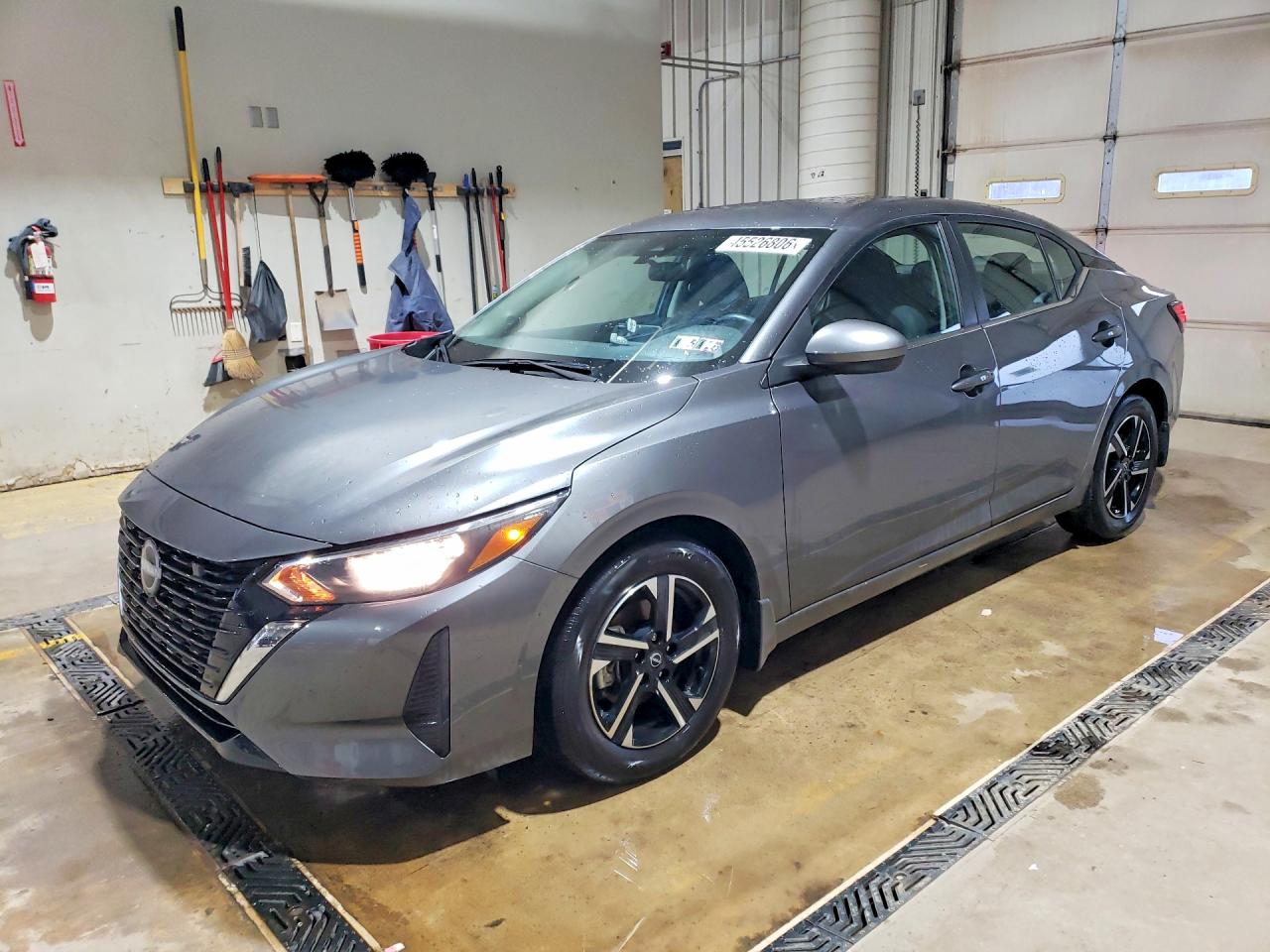 Salvage Nissan Sentra Image