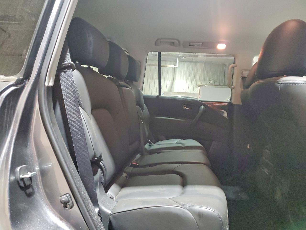 Nissan Armada Sv