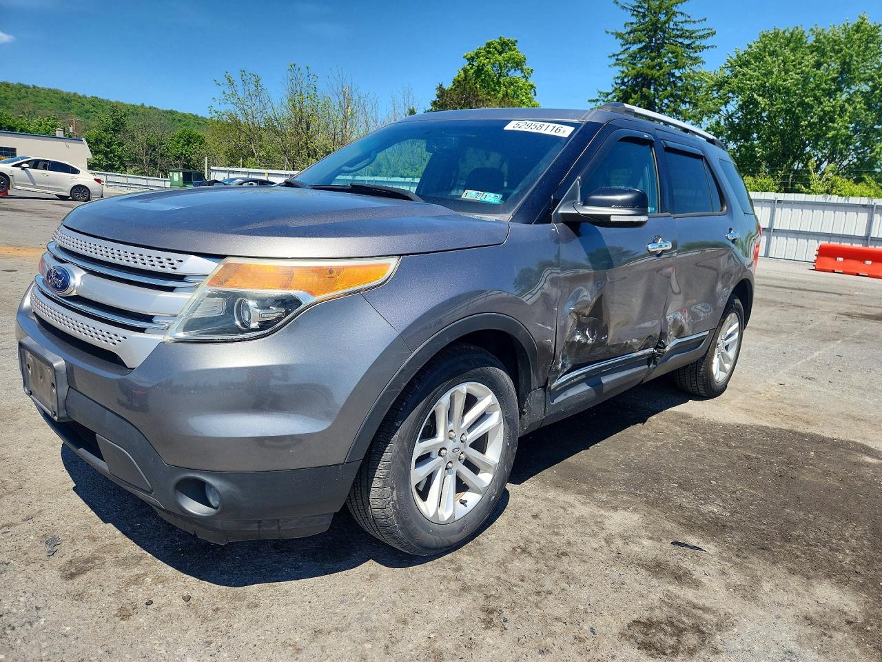 Salvage Ford Explorer Image