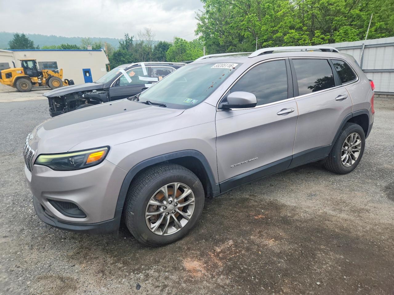 Salvage Jeep Cherokee Image