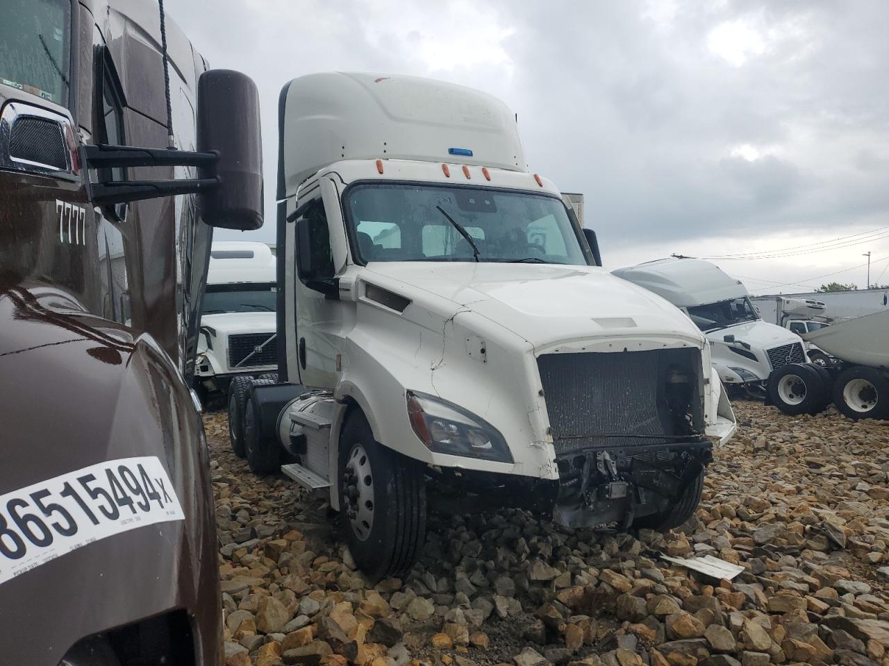 Salvage Freightliner Cascadia 1 Image