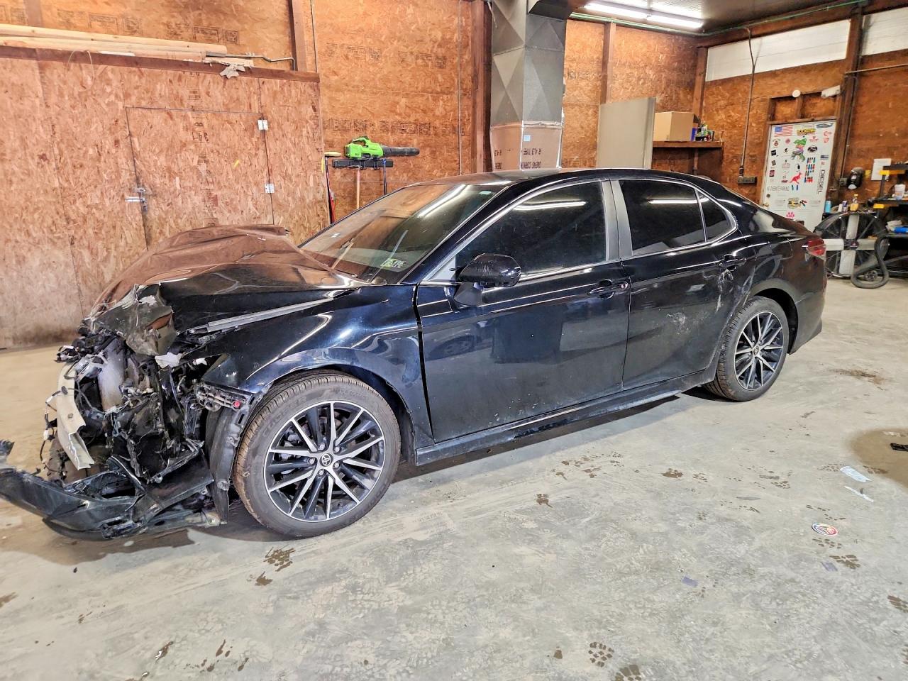 Salvage Toyota Camry Image