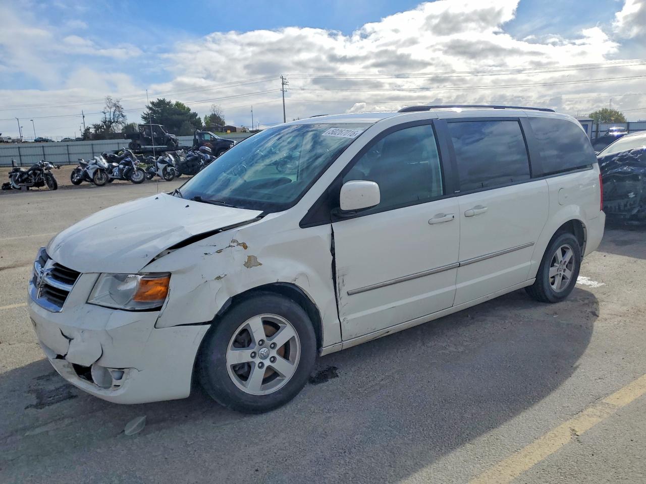 Salvage Dodge Caravan Image