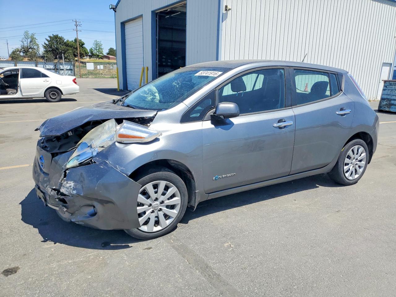 Salvage Nissan LEAF Image