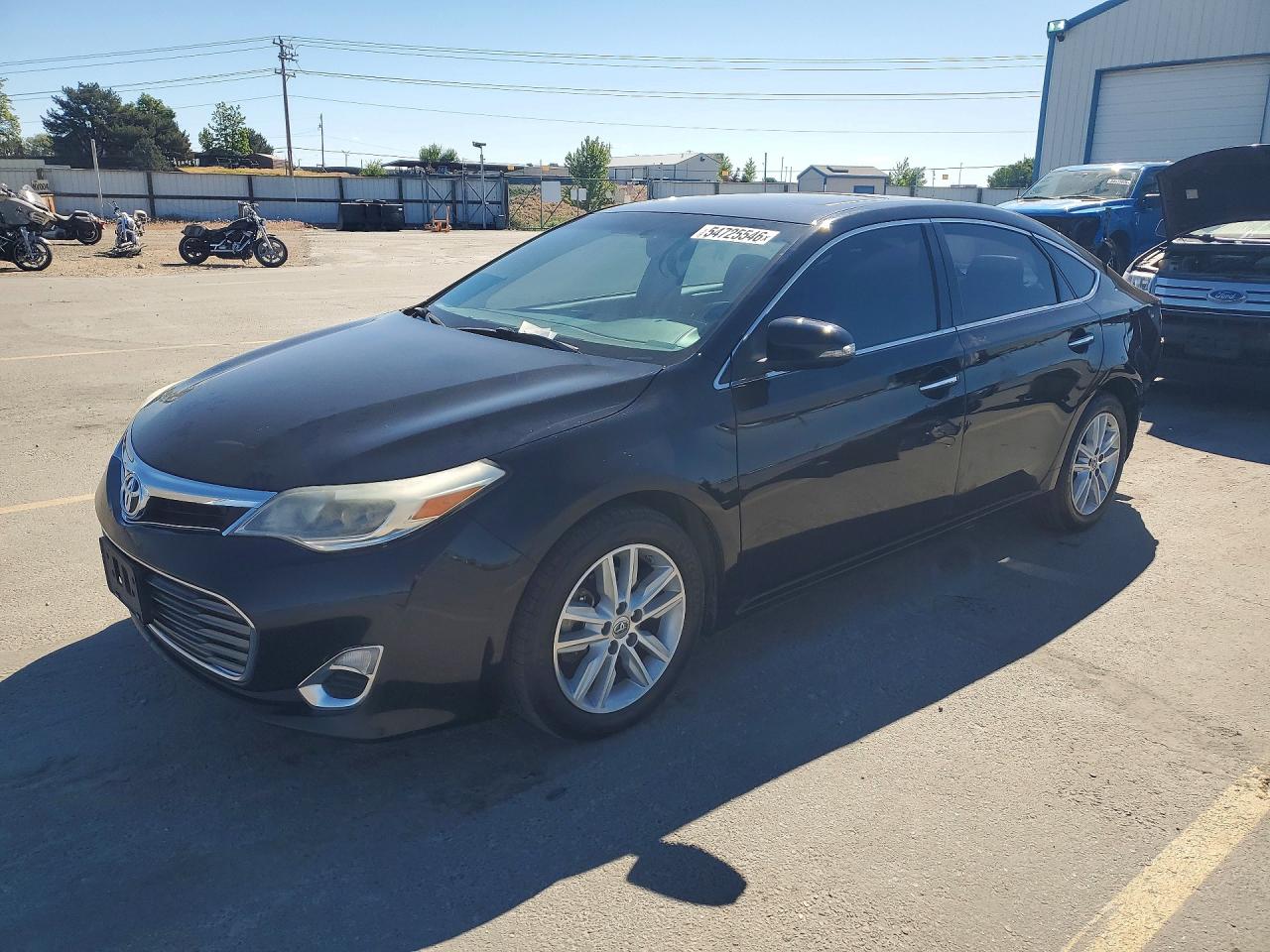 Salvage Toyota Avalon Image