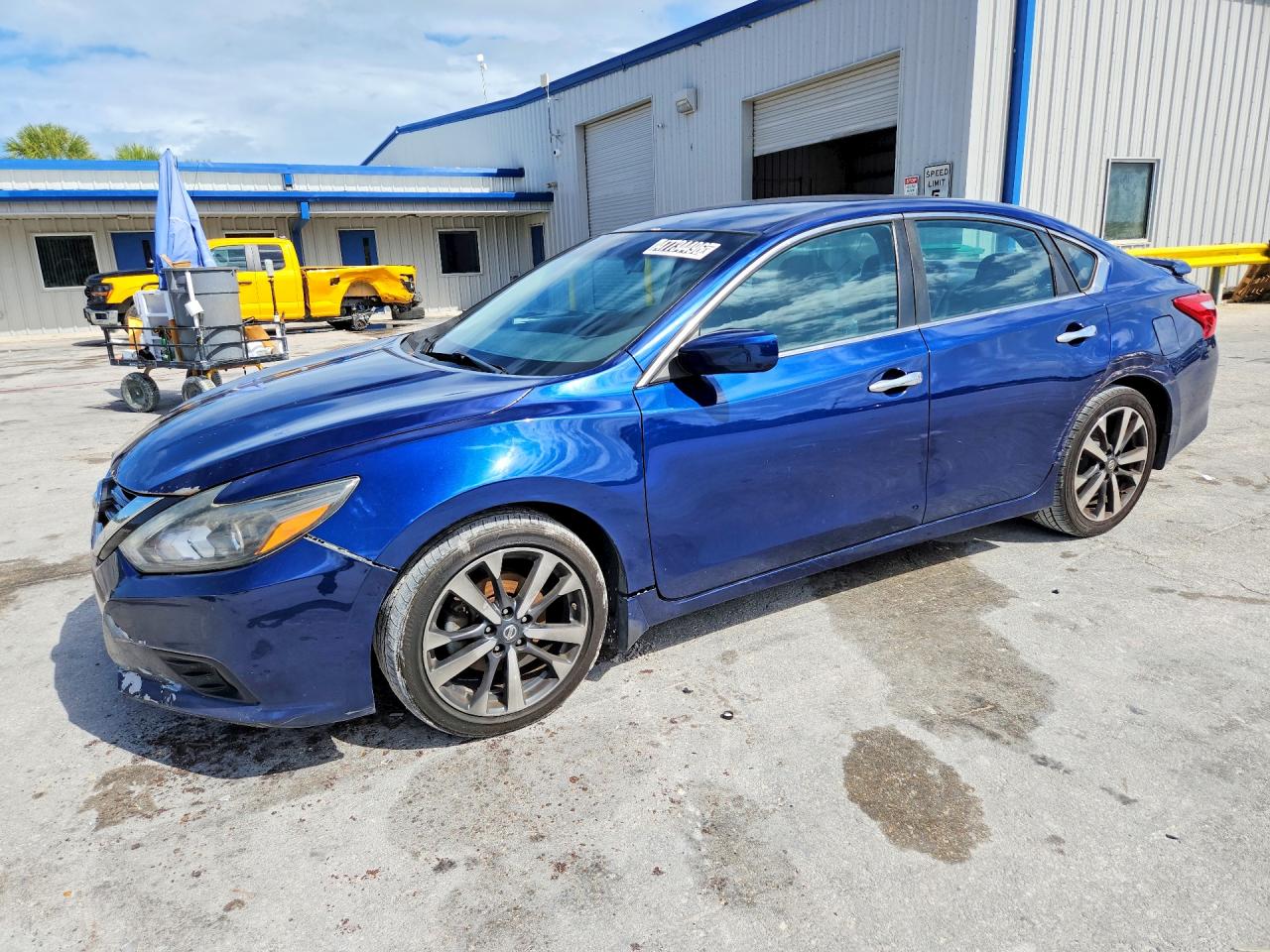 Salvage Nissan Altima Image