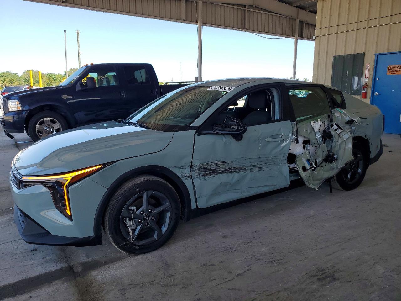 Salvage Kia K4 Image