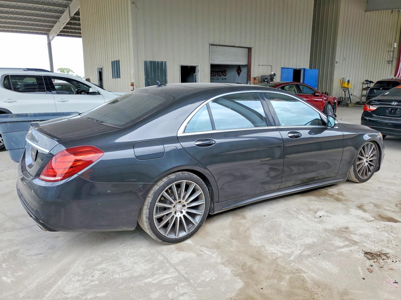 Mercedes-Benz S-Class 550