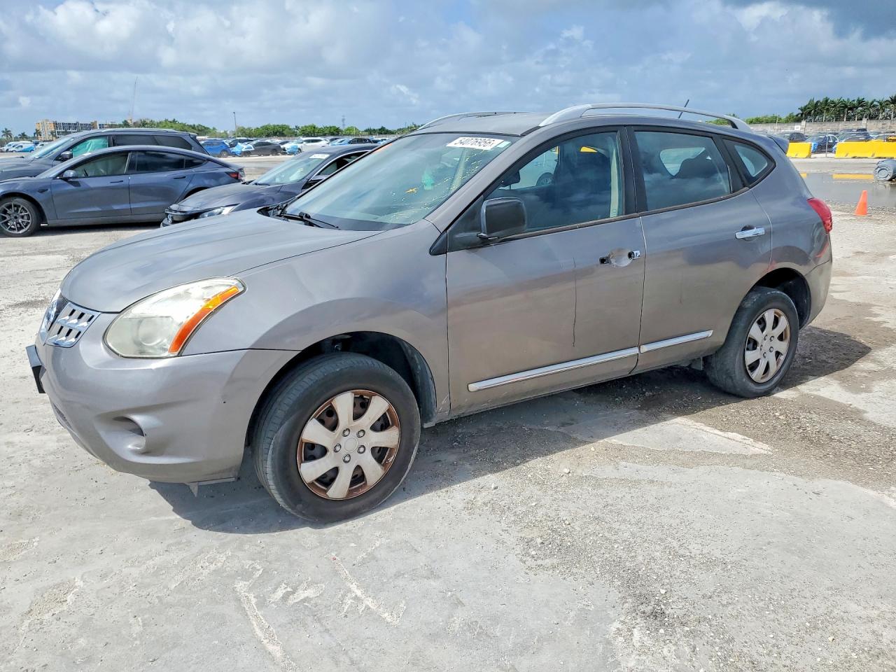 Salvage Nissan Rogue Image