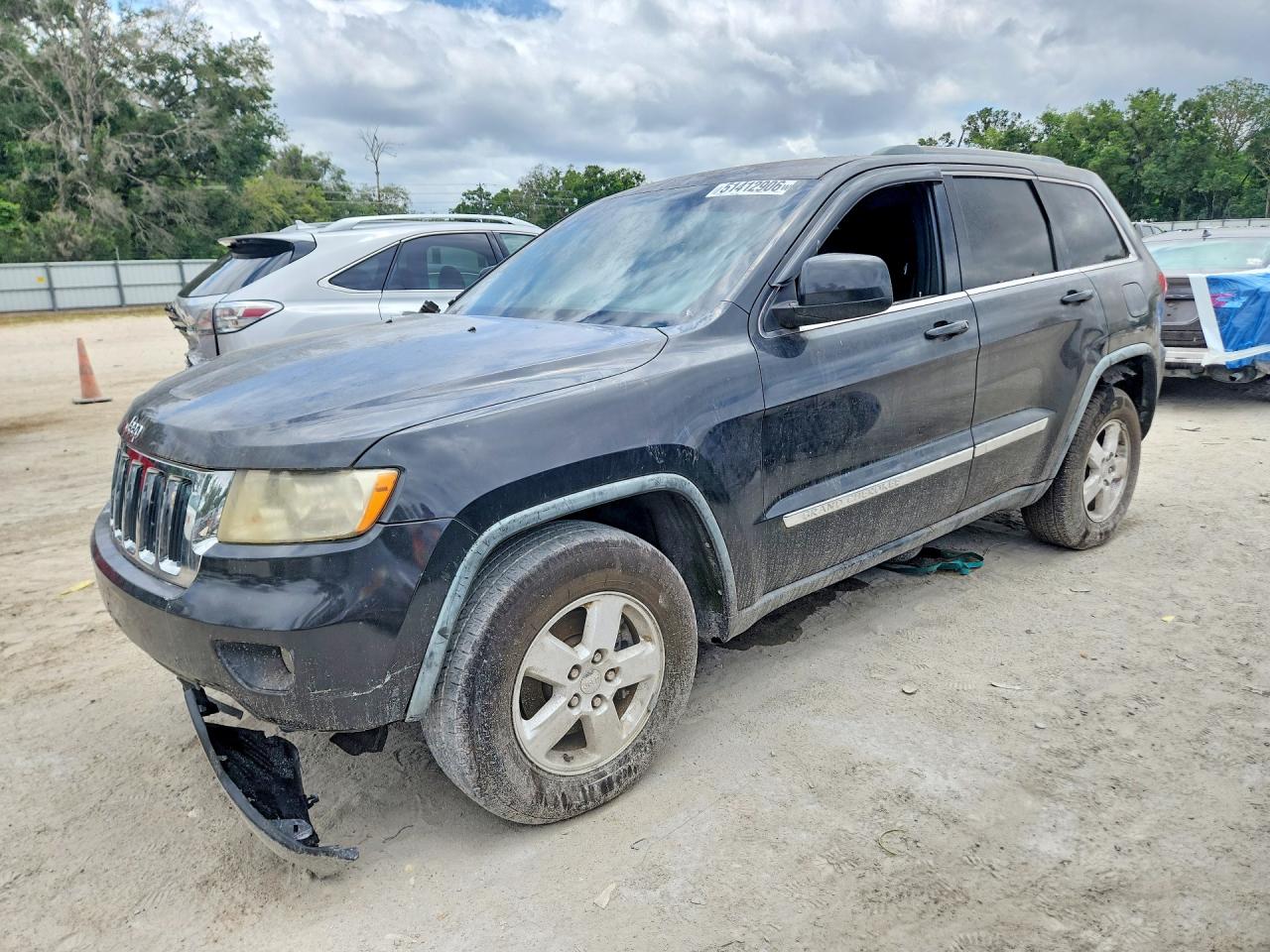 Salvage Jeep Cherokee Image