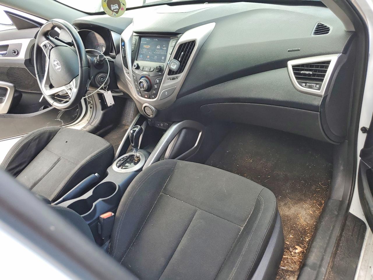 Hyundai VELOSTER Base