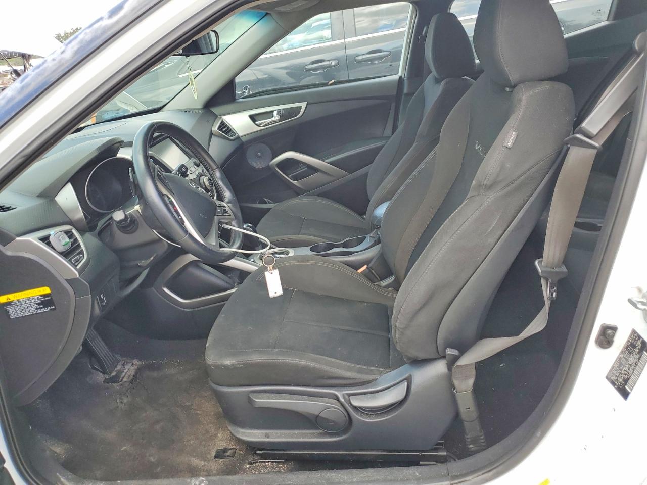 Hyundai VELOSTER Base