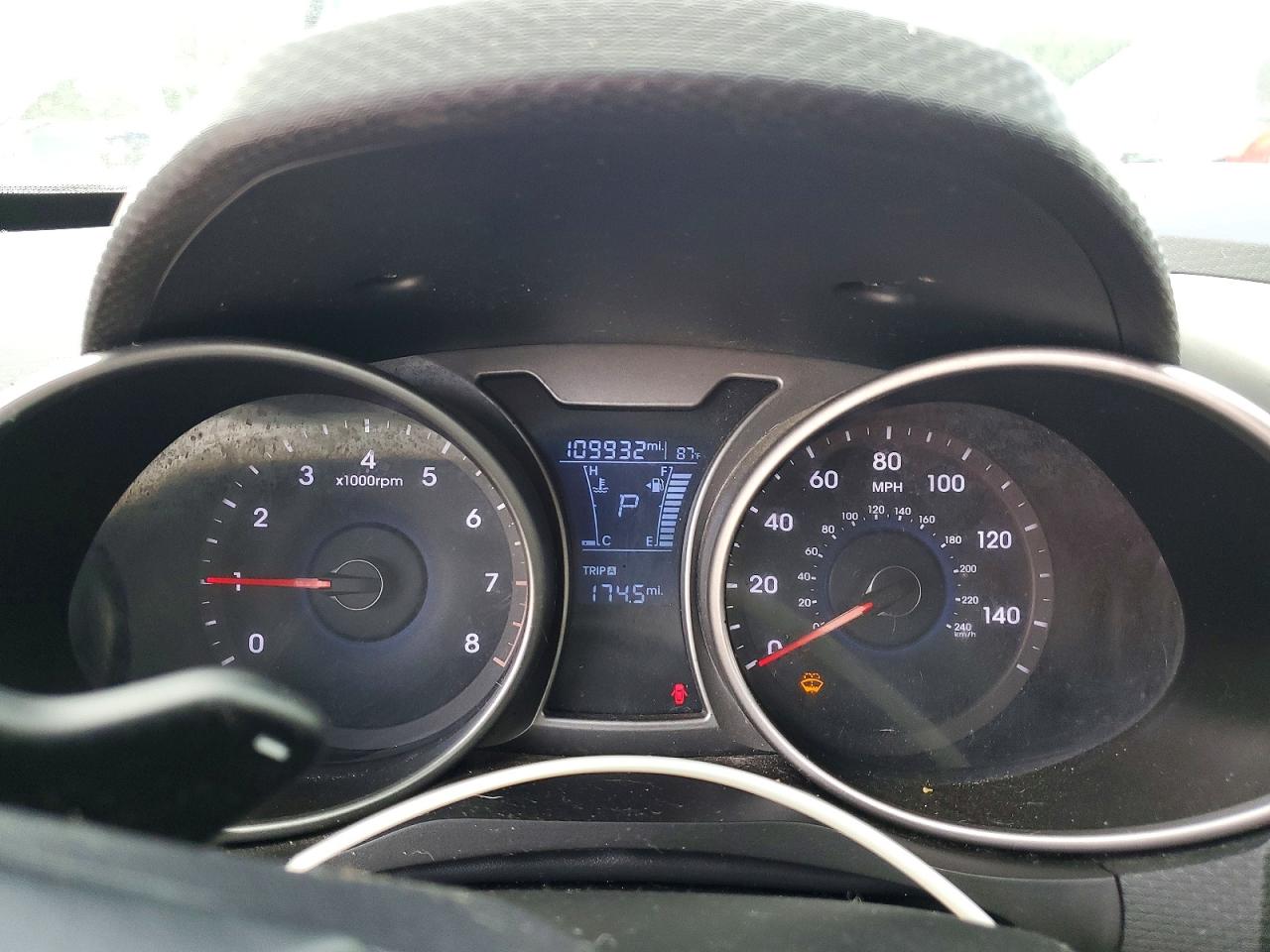 Hyundai VELOSTER Base