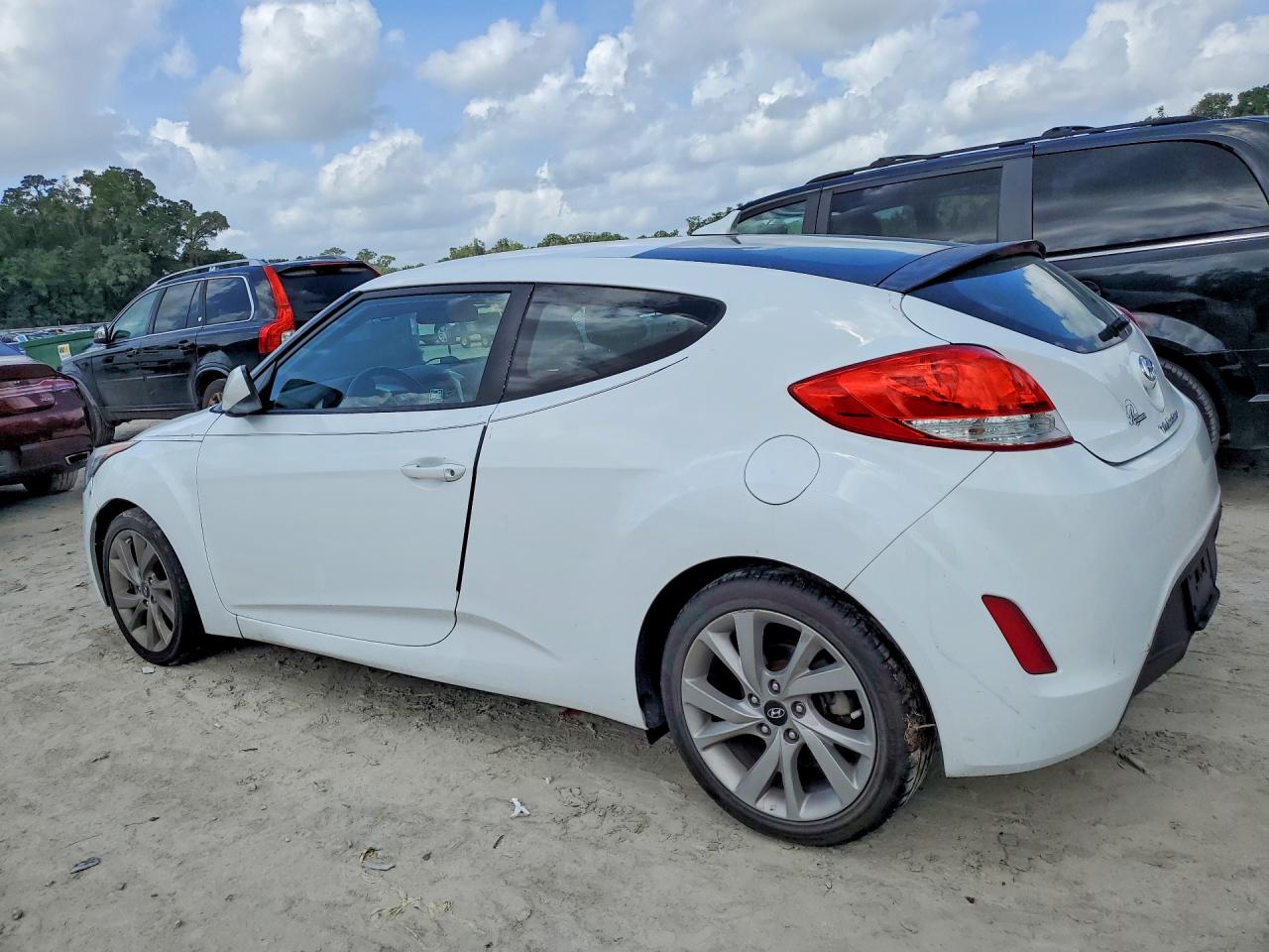 Hyundai VELOSTER Base