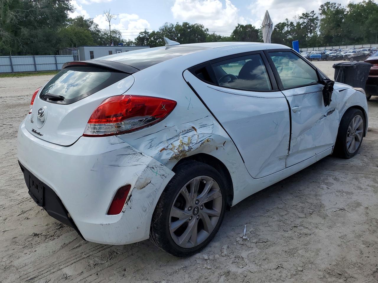 Hyundai VELOSTER Base