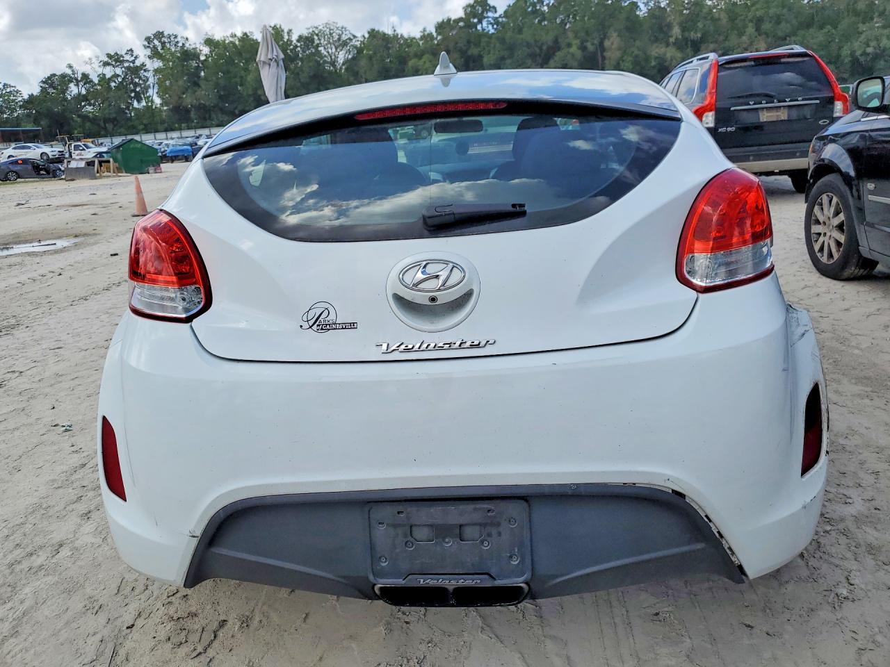 Hyundai VELOSTER Base