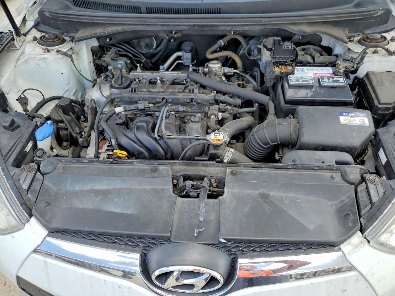 Hyundai VELOSTER Base