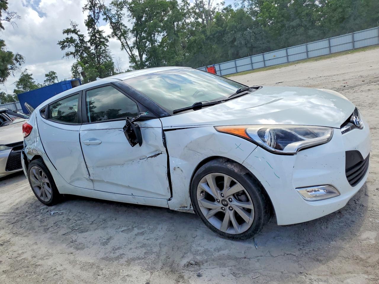 Hyundai VELOSTER Base