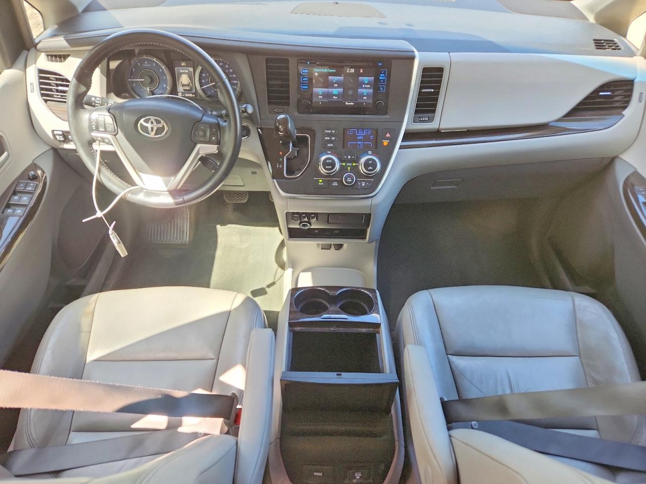 Toyota Sienna Xle Premium 8-passenger