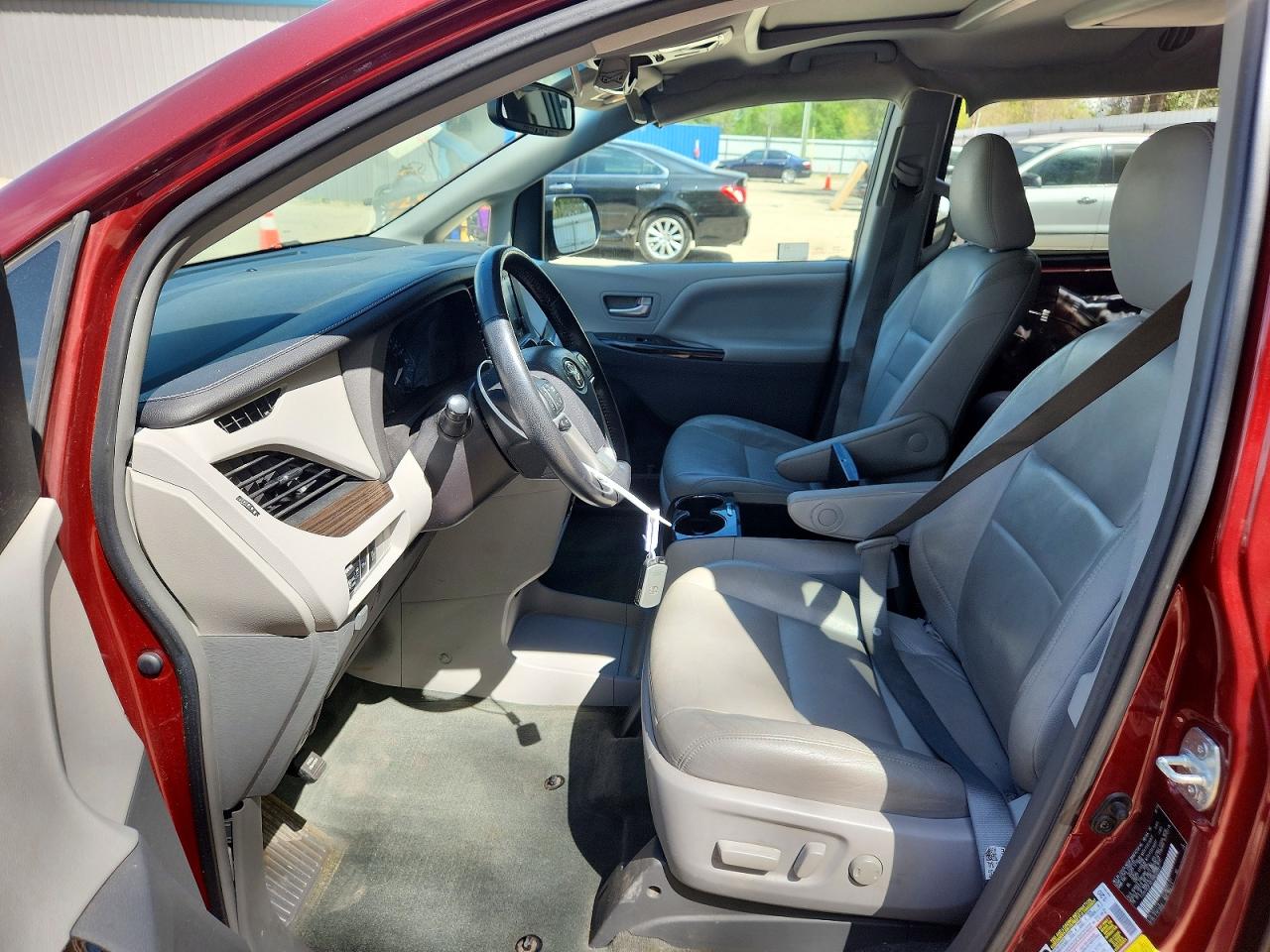 Toyota Sienna Xle Premium 8-passenger