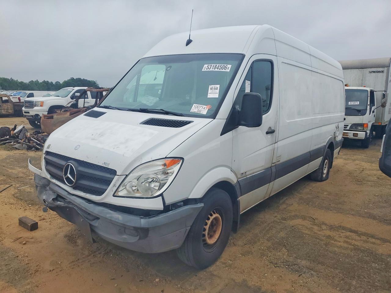 Salvage Mercedes-Benz Sprinter Image
