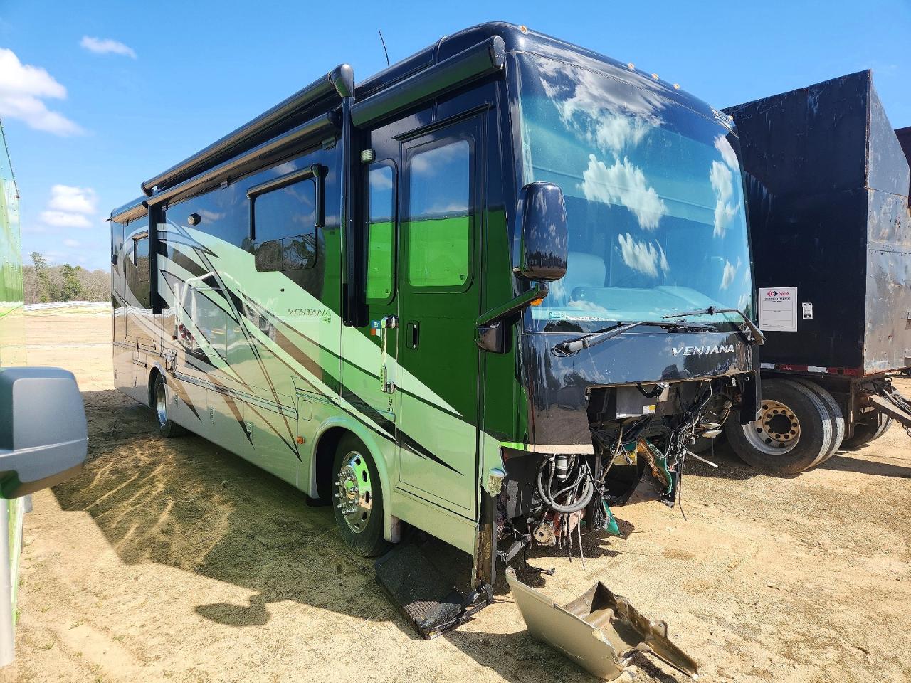 Salvage Freightliner Chassis Image